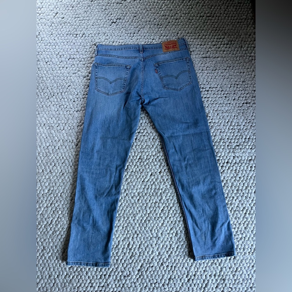 EUC Levi’s 502 Taper Fit Men’s Jeans